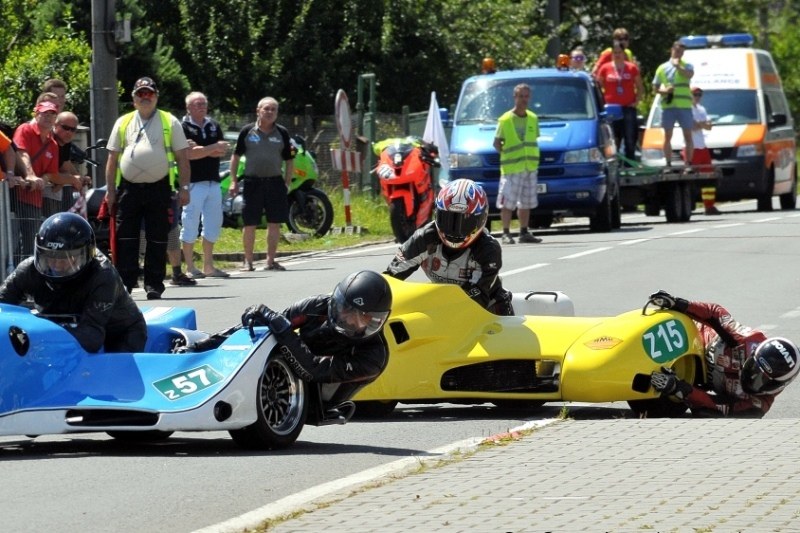 Specialitou okruhu jsou závody sidecarů.