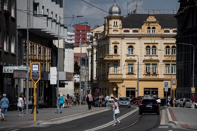 Ulice Nádražní podstoupila celkovou rekonstrukci před necelými třemi lety. Foto: Lukáš Kaboň.