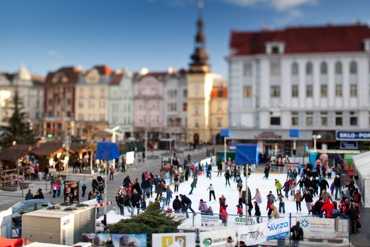Vánoční kluziště!!! zahajuje opět na Masarykově náměstí Vánoční kluziště!!! zahajuje opět na Masarykově náměstí