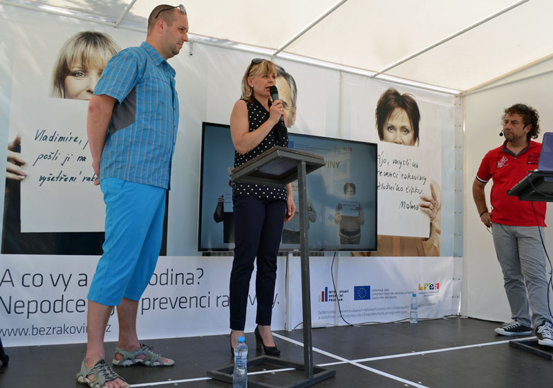 S. Piperková a M. Mihula při vystoupení na Masarykově nám.