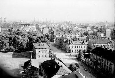 Fotografie z 30. let minulého století, pořízená z věže Dolu Jindřich. Vpravo dole je areál zasílatelství Hanke. Foto: AMO