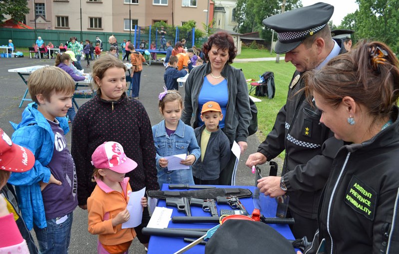 Na vybavením městských policistů