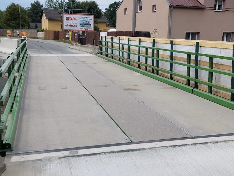 Ve Svinově již funguje klidnější dočasný most přes Porubku