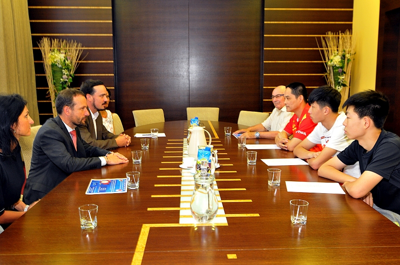 Delegace čínských sportovců při návštěvě radnice.