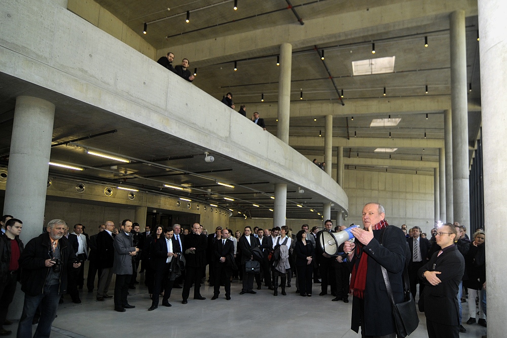 Budovou provázel architekt Josef Pleskot.