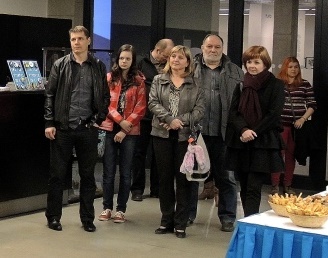 Vernisáže se zúčastnila také Barbora Stankušová (vpravo) vedoucí odboru kultury a zdravotnictví Magistrátu města Ostravy. 