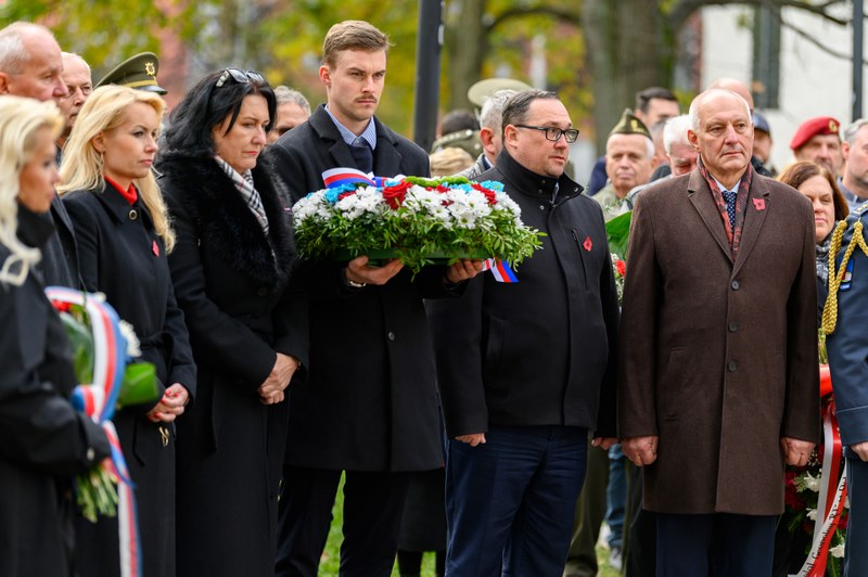 Vlčí máky rozzářily podzimní den i v Ostravě