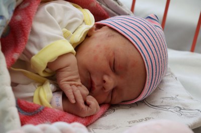 Prvním ostravským občánkem roku 2023 byla holčička Rona. Foto: FNO