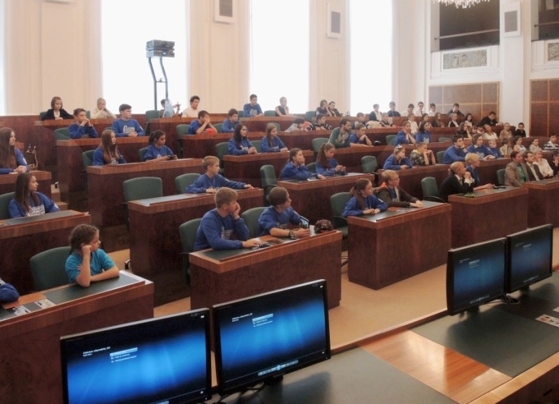 Volgogradské děti zaplnily sál zastupitelstva.