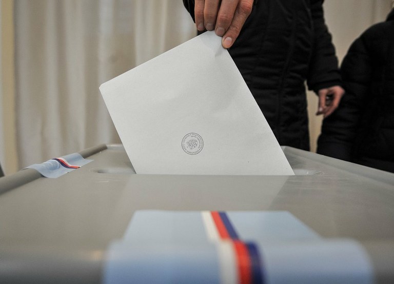 První říjnový víkend bude patřit volbám do krajských zastupitelstev a Senátu První říjnový víkend bude patřit volbám do krajských zastupitelstev a Senátu