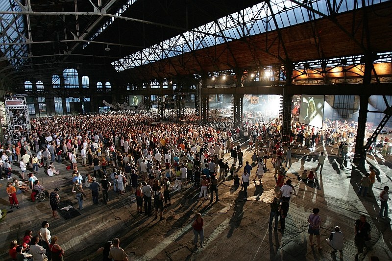 "Uzavírací" koncert Jarka Nohavici přilákal tisíce posluchačů. Snímek J. Zerzoň