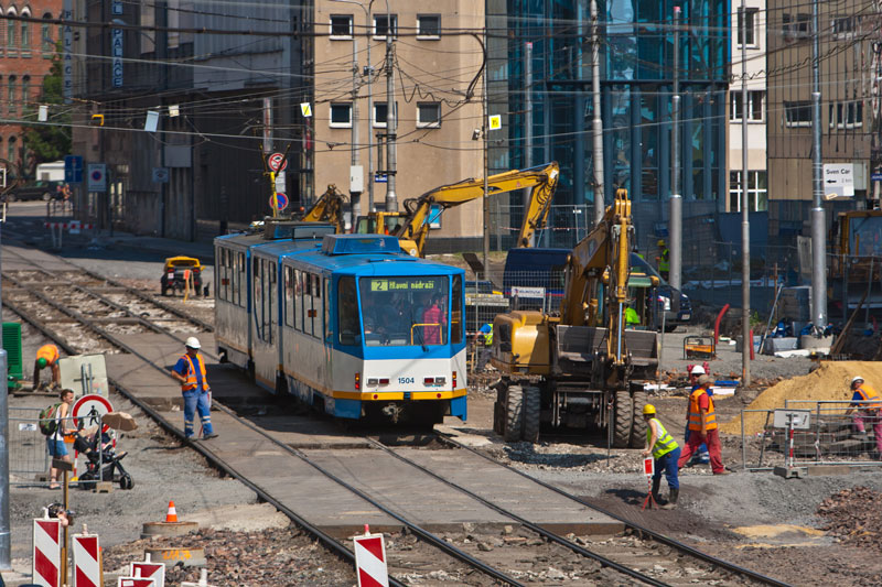Ke snímku: Od pátku 27. července nebudou tímto úsekem po tři týdny jezdit ani tramvaje Ke snímku: Od pátku 27. července nebudou tímto úsekem po tři týdny jezdit ani tramvaje
