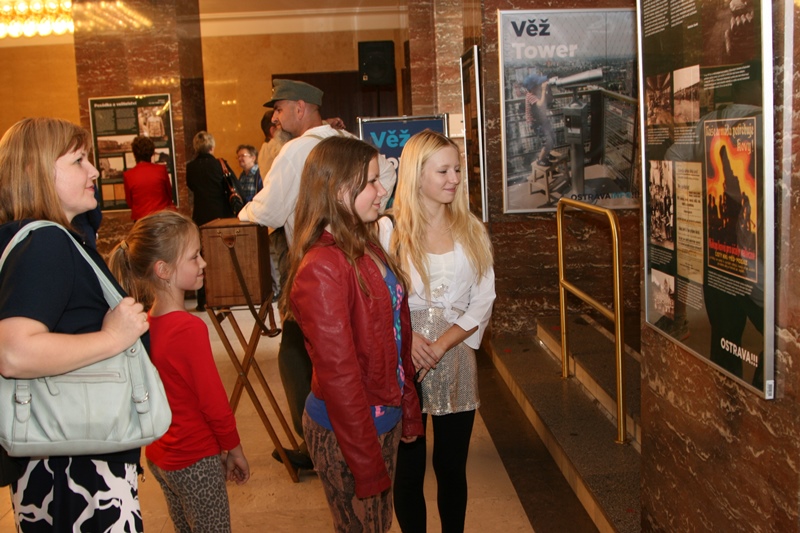 Expozice může být poučením i pro mladou generaci.