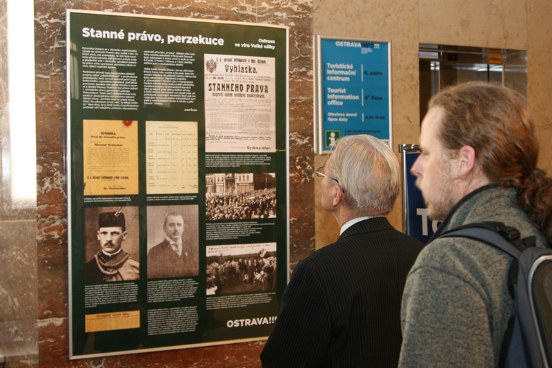 Expozici tvoří devět velkoplošných tematických panelů.