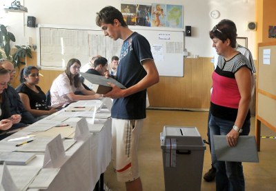 Obecní volby 2014 v Ostravě. Ve volební místnosti v gymnáziu EDUCAnet v Hrabůvce. Foto: Jiří Urban.