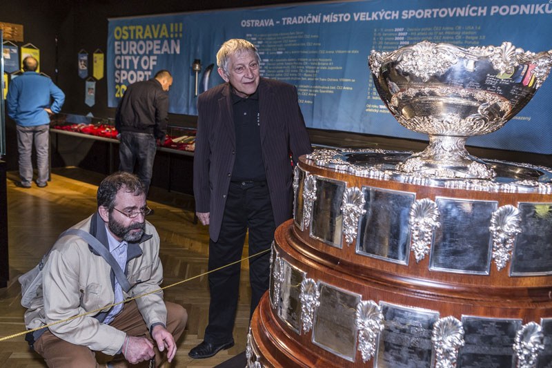 Davisův pohár hezky zblízka