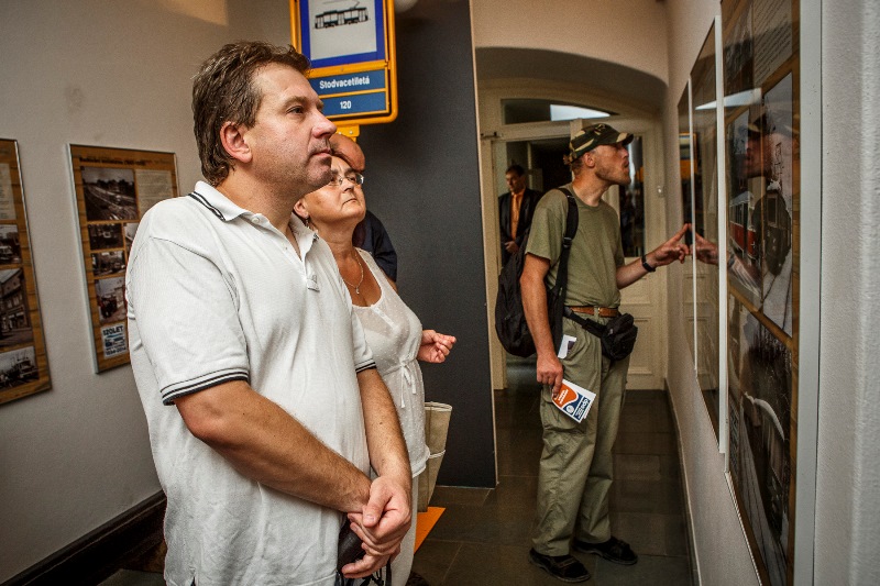 Zajímavé zastavení na zastávce Stodvacetiletá.