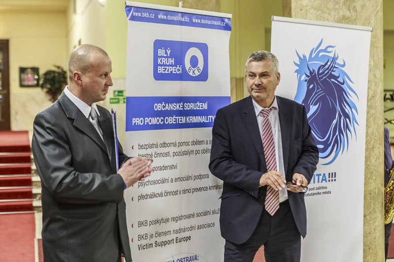 P. Kajnar a J. Kopčanský z BKB zahajují výstavu