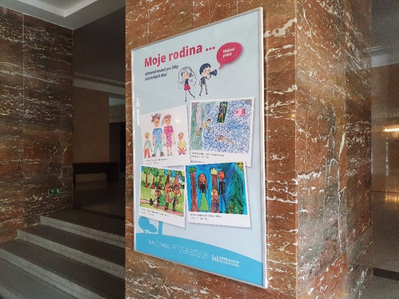 Výstava obrázků rodiny ve foyer Nové radnice Výstava obrázků rodiny ve foyer Nové radnice