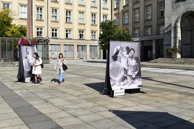 Výstava je instalovaná na veřejném prostranství před Novou radnicí. Foto: René Stejskal