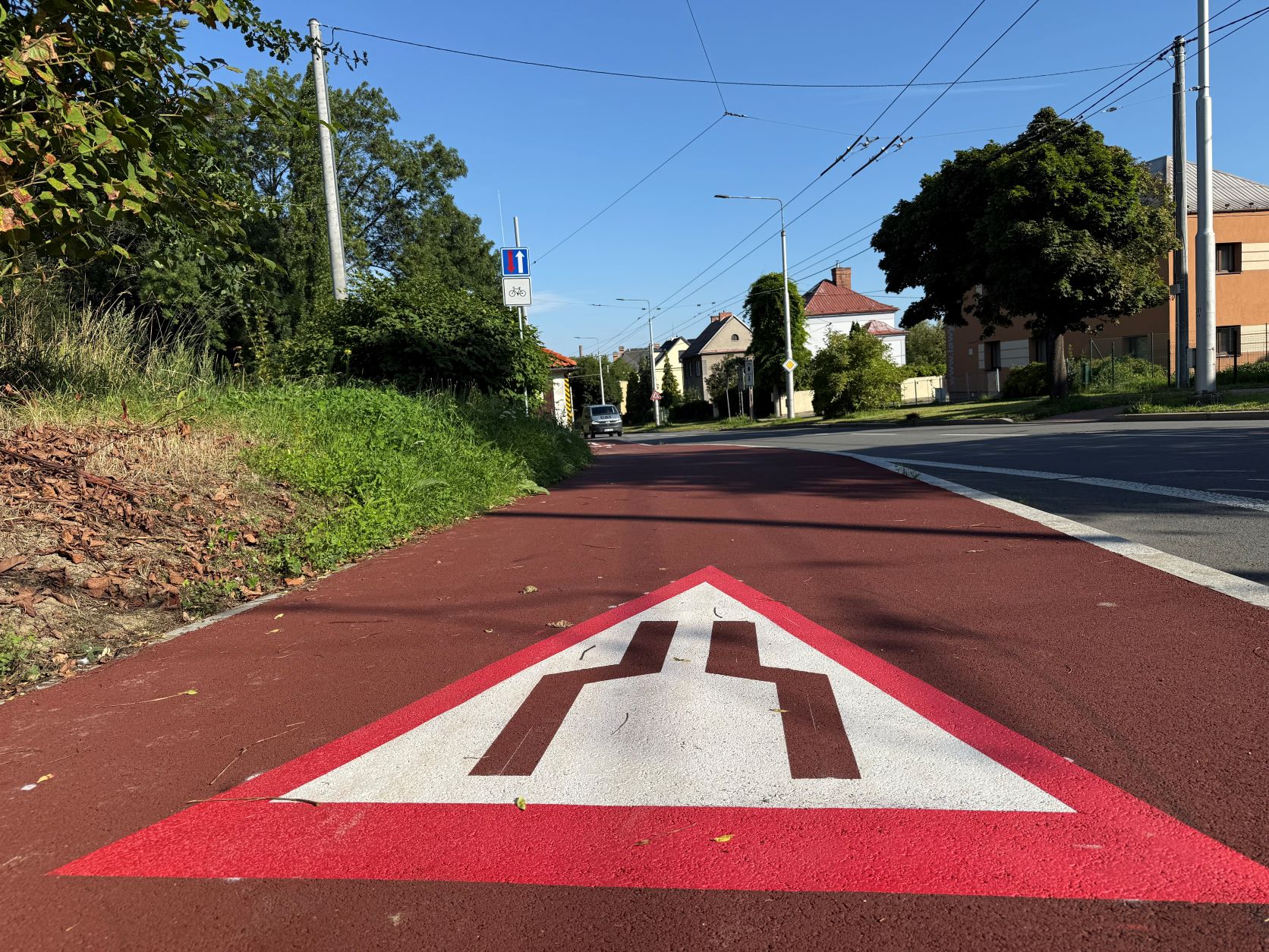 Dopravní značení na cyklostezce Mečníkovova - Žákovská