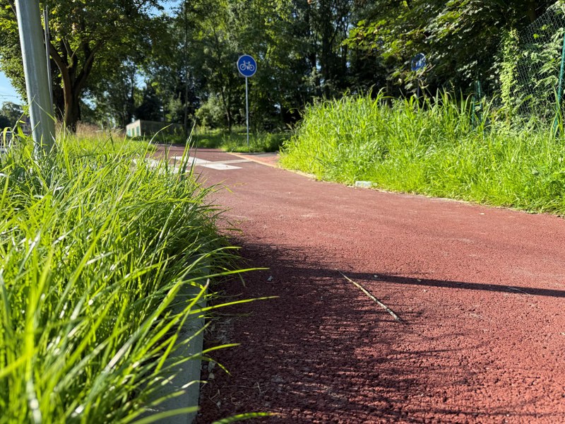 Cyklostezky dostávají kvalitní, charakteristicky vyhlížející, povrch