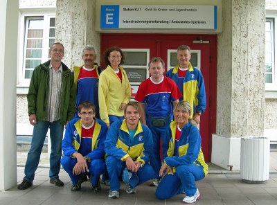 Foto: Ostravští běžci před návštěvou dětských pacientů nemocnice v Drážďanech