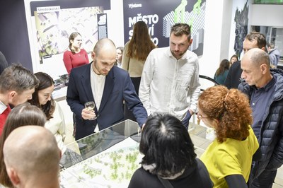 Vernisáž výstavy v MAPPA na téma Město staví město z loňského podzimu. Foto: MAPPA