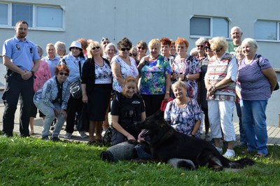 Účastníci programu SeniorOVA akademie s městskými strážníky. Foto:MPO