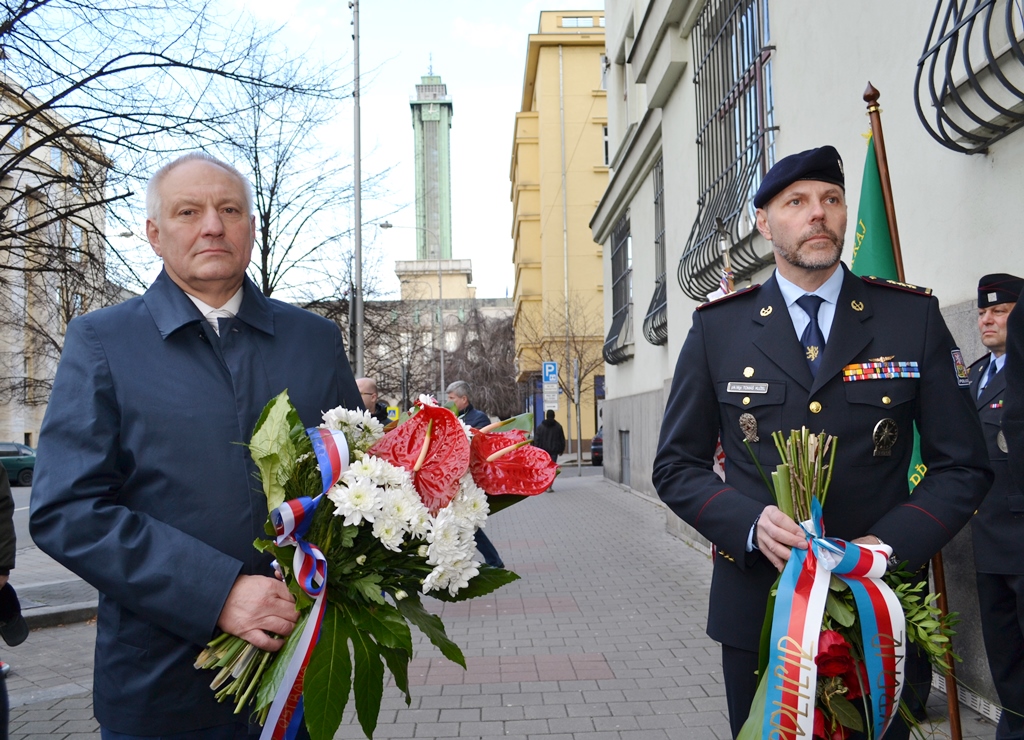 Náměstek primátora Zbyněk Pražák a krajský policejní ředitel Tomáš Kužel na pietním aktu. Foto: René Stejskal