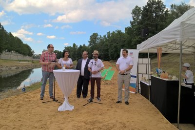 Provoz na ostravské „olympijské“ pláži je zahájen. U mikrofonu primátor Tomáš Macura. Foto: P. Havránek