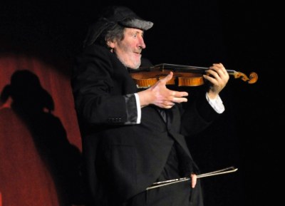 Oficiální zahájení festivalu svěřili organizátoři Divadlu Bolka Polívky s představením DNA.  Foto: J. Urban