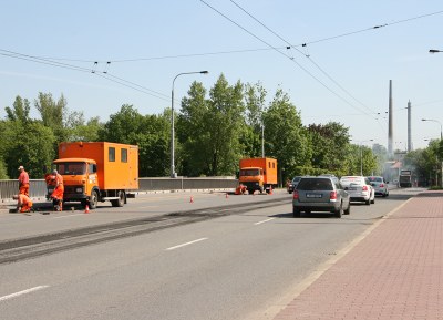 Práce byly zahájeny v pondělí 18. května ráno. Pracovalo se i na mostě pres Ostravici. Foto. B. Krzyžanek