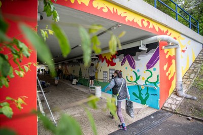 Tvorba streetartových muralů v podchodu zastávky Tylova. Foto: Lukáš Kaboň