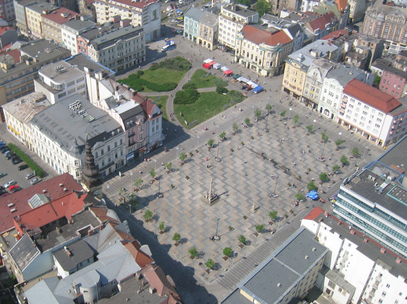 K foto: Dlažba Masarykova náměstí z ptačí perspektivy