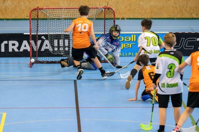 Florbalový zápas na Ostravských sportovních hrách. Foto: Adolf Horsinka