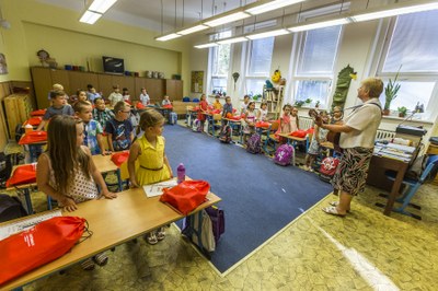 Prvňáčci v jedné z ostravských základních škol. Foto: Jiří Zerzoň 