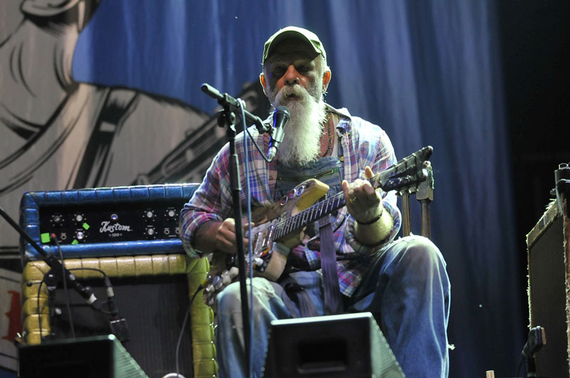 Americký bluesový muzikant Steve Seasick.