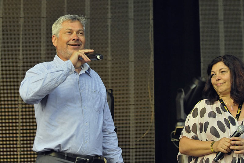 Primátor P. Kajnar a ředitelka Colours Z. Holušová při zahájení.