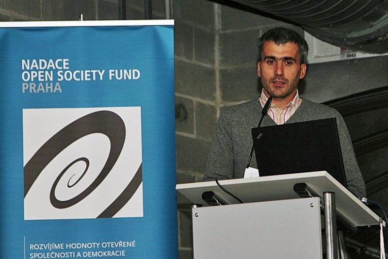 Jednání zahájil ředitel Nadace OSF Praha Robert Basch.