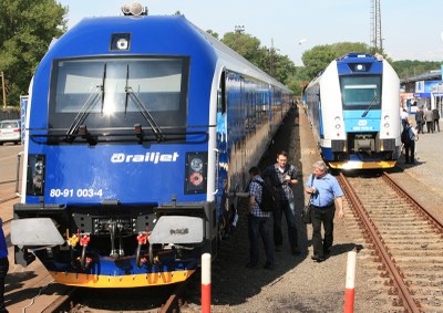 Vlajkové lodě Českých drah – moderní soupravy Railjet a RegioPanter.  Foto: B. Krzyžanek