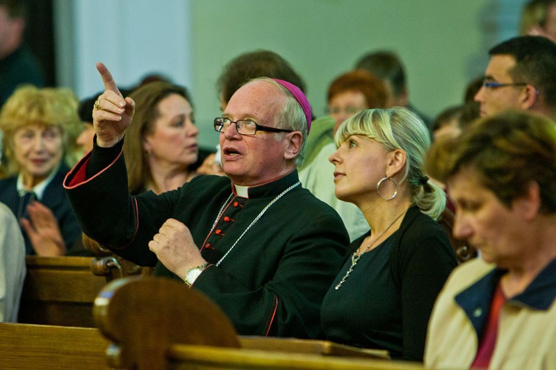 Simona Piperková a biskup Fr. Lobkowitz na úvodním  koncertu 