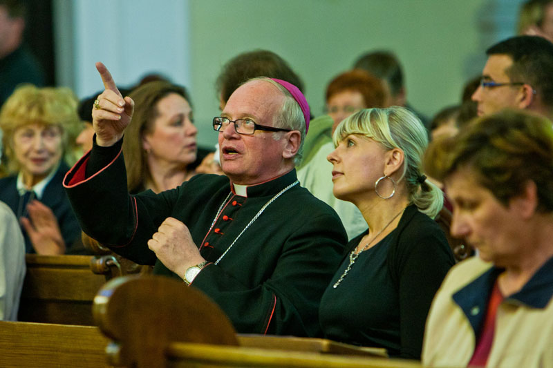 Simona Piperková a biskup Fr. Lobkowitz na úvodním  koncertu 