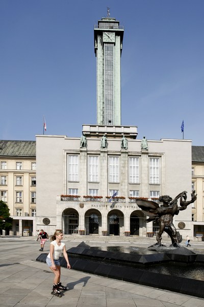 Foto: První kolo začíná - jak jinak - slavnou radniční věží