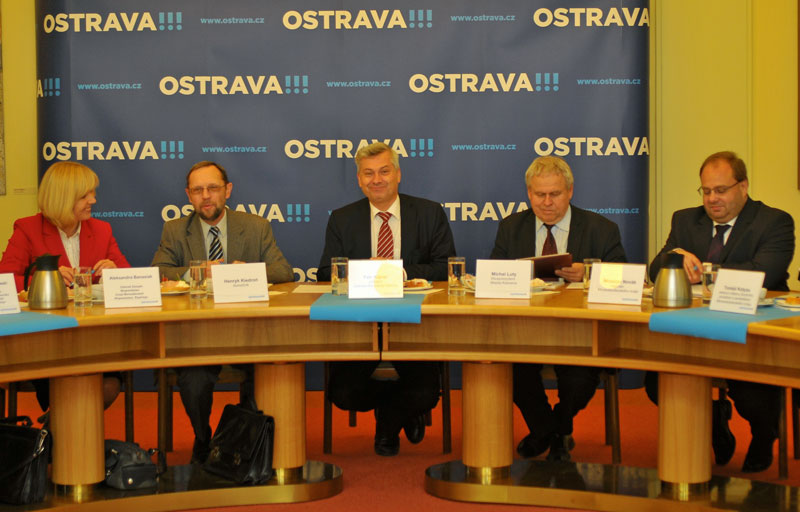 Představitelé vedení Ostravy, Katovic, kraje a vojvodství při jednání FOTO: J. Urban