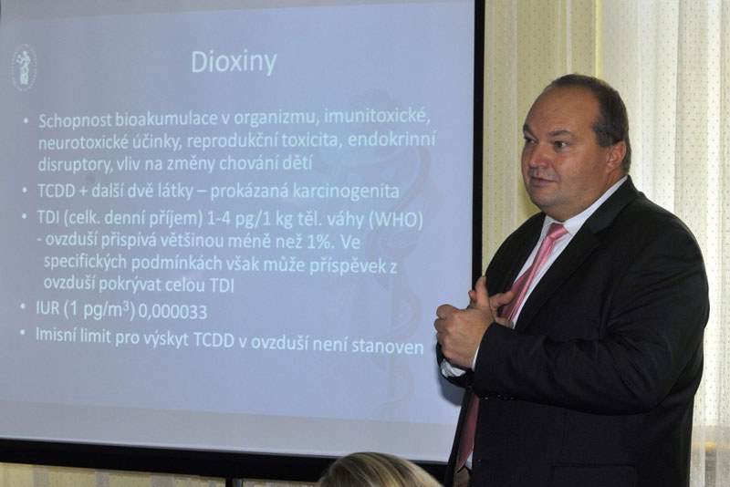 J. Bílek ze Zdravotního ústavu při prezentaci