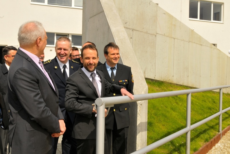 Primátor Tomáš Macura při prohlídce areálu.