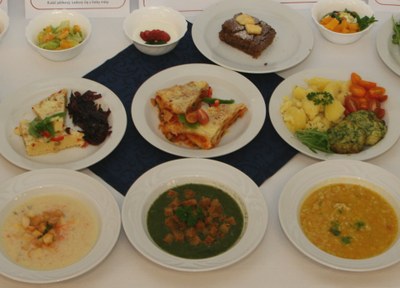 Školní jídelny vaří v dnešní době chutně, přesto zůstávají zbytky, které nikdo dosud nevyužíval. Foto: Bohuslav Krzyžanek