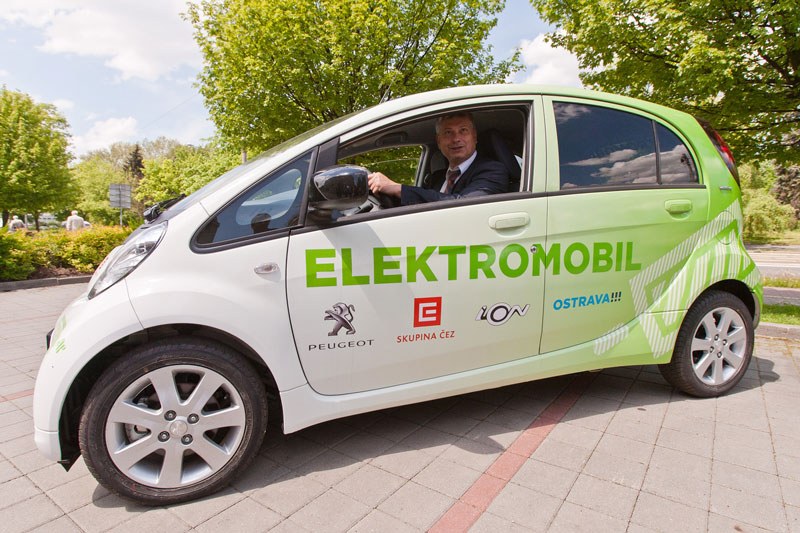 Jízdu elektromobilem vyzkoušel také primátor