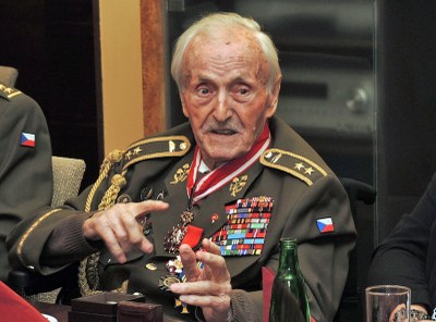 Generálporučík Mikuláš Končický při oslavě 90. narozenin v Nové radnici. Foto: archiv MMO 